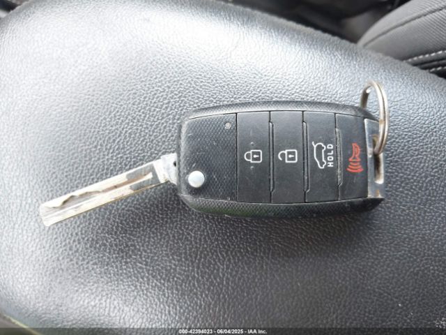 KNDJN2A21F7759497 KIA Soul !