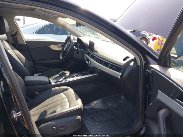 2017 AUDI A4 WAUENAF48HN000637 Photo 4