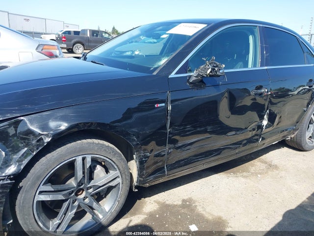 2017 AUDI A4 WAUENAF48HN000637 Photo 5