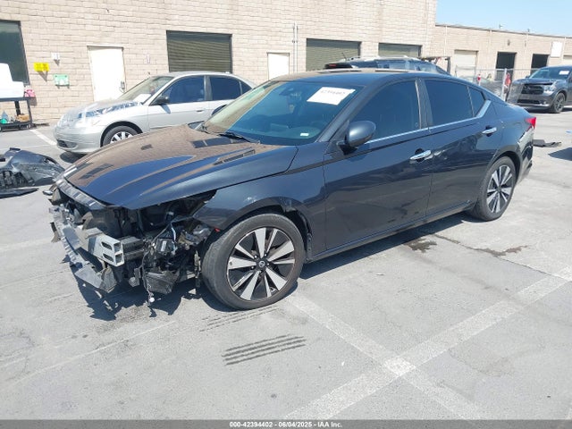 Nissan 2021 2021 1N4BL4DV7MN326681 Image 2