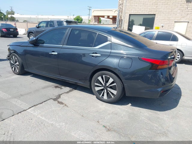 Nissan 2021 2021 1N4BL4DV7MN326681 Image 3