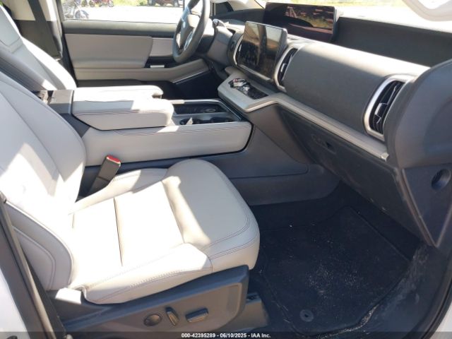 1FMJU1J85SEA23004 Ford Expedition Active