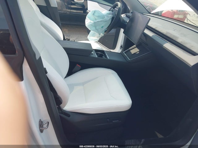 2026 TESLA MODEL Y 7SAYGDEE8TA382584 Photo 4