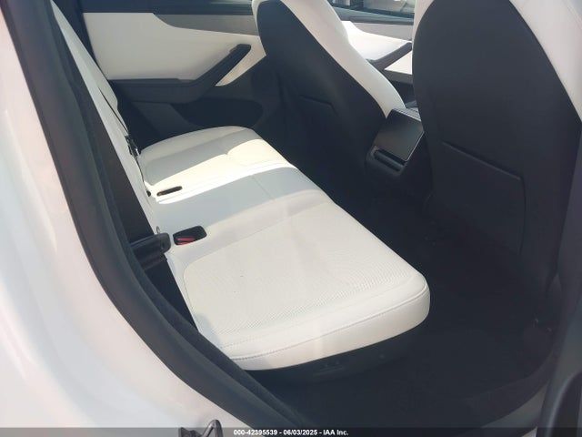 2026 TESLA MODEL Y 7SAYGDEE8TA382584 Photo 7