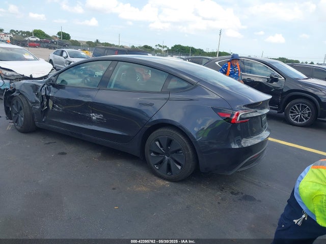 2025 TESLA MODEL 3 5YJ3E1EA9SF987532 Photo 2