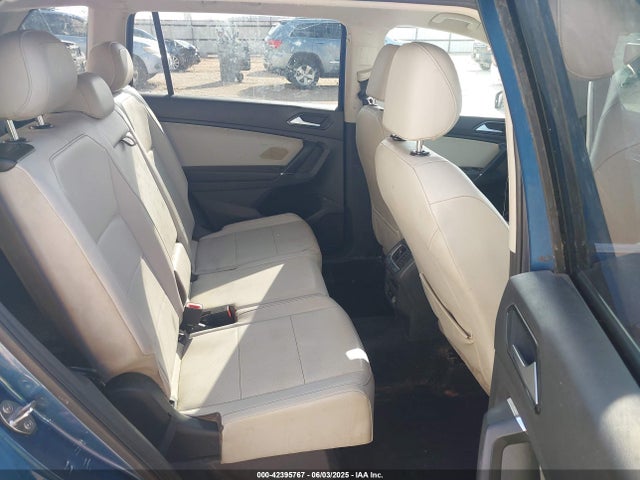 Volkswagen Tiguan 2018 3VV3B7AX2JM091526 Image 8