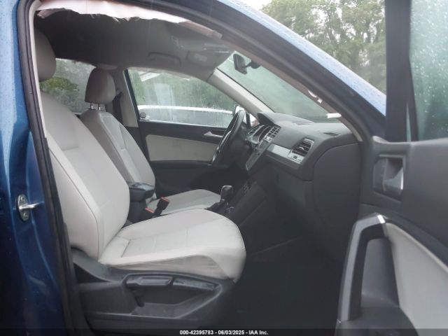 2018 VOLKSWAGEN TIGUAN 3VV2B7AX4JM019965 Photo 4