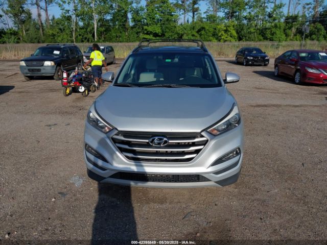 KM8J33A2XJU749925 Hyundai Tucson Value
