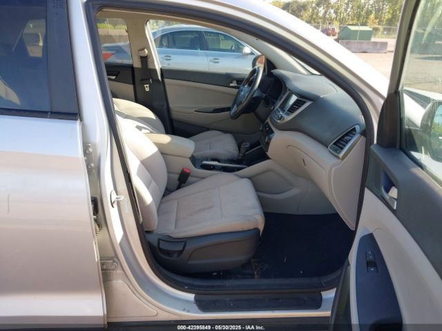 2018 HYUNDAI TUCSON KM8J33A2XJU749925 Photo 4