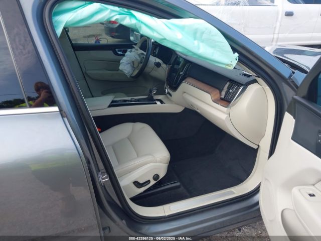 2021 VOLVO XC60 YV4102DK8M1726892 Photo 4