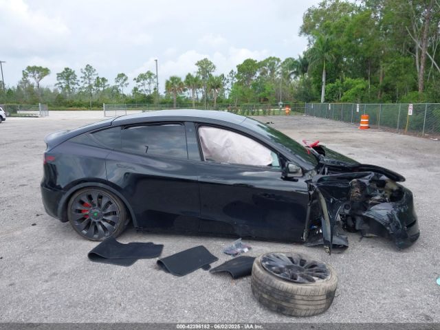 7SAYGDEF8NF545894 Tesla Model Y