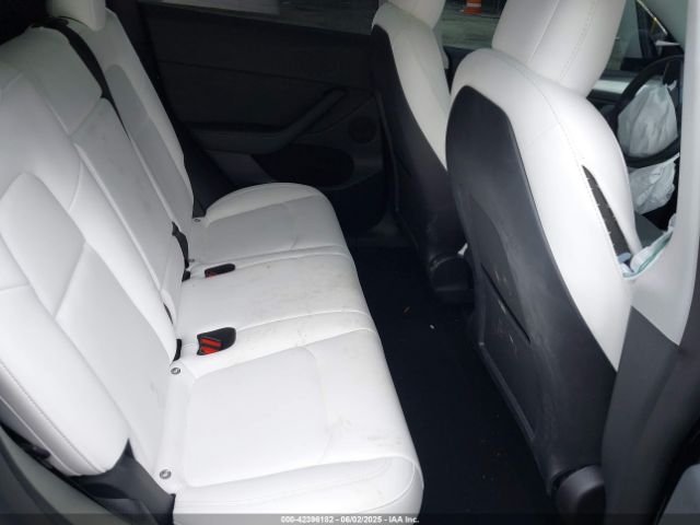 7SAYGDEF8NF545894 Tesla Model Y