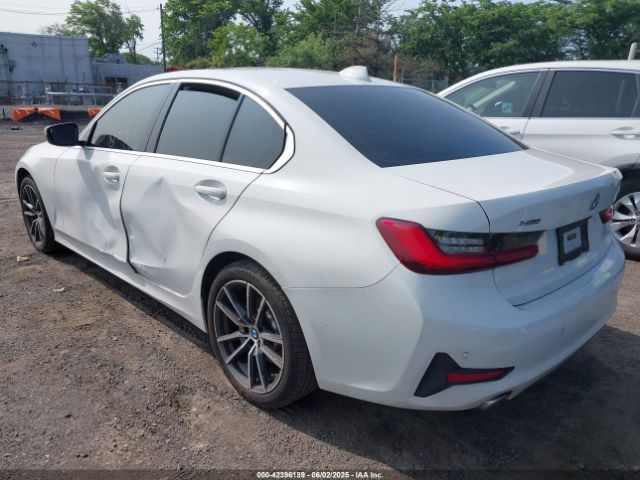 2019 BMW 330I WBA5R7C51KAJ80336 Photo 2
