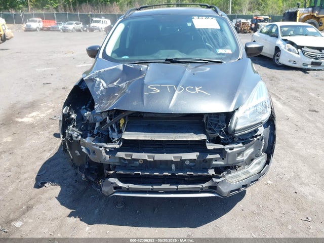 1FMCU9GX2GUB28151 Ford ESCAPE SE