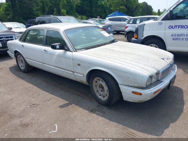 1999 JAGUAR XJ8 SAJKD6045XC875524 Photo 0