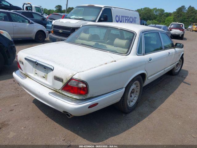 1999 JAGUAR XJ8 SAJKD6045XC875524 Photo 3