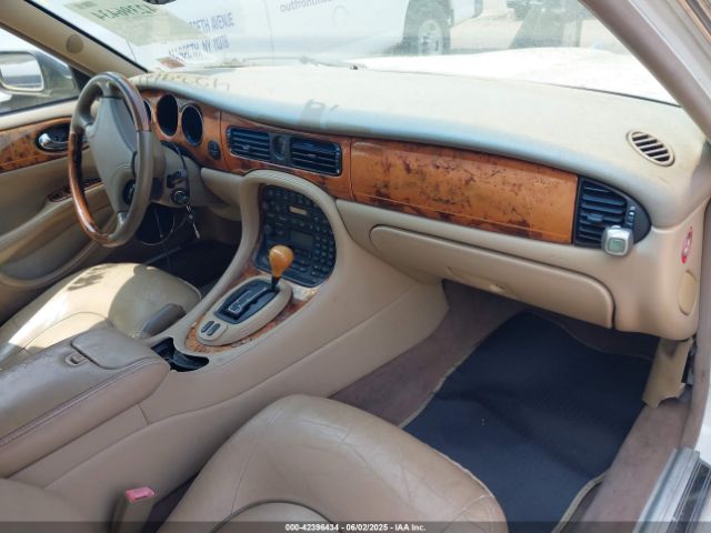 1999 JAGUAR XJ8 SAJKD6045XC875524 Photo 4