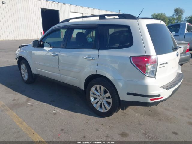 2011 SUBARU FORESTER JF2SHADC9BH733200 Photo 2