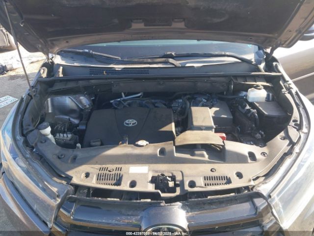 2019 TOYOTA HIGHLANDER 5TDKZRFH3KS568744 Photo 9