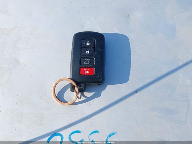2019 TOYOTA HIGHLANDER 5TDKZRFH3KS568744 Photo 10