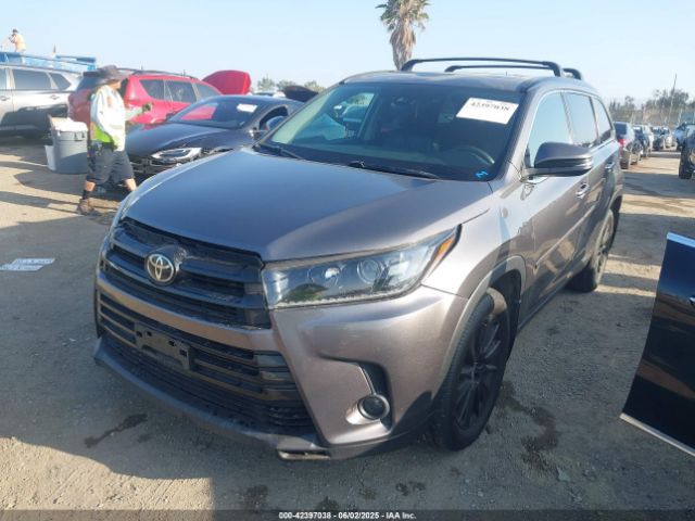 2019 TOYOTA HIGHLANDER 5TDKZRFH3KS568744 Photo 1
