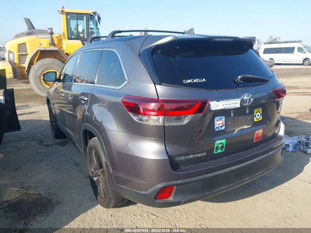 2019 TOYOTA HIGHLANDER 5TDKZRFH3KS568744 Photo 2