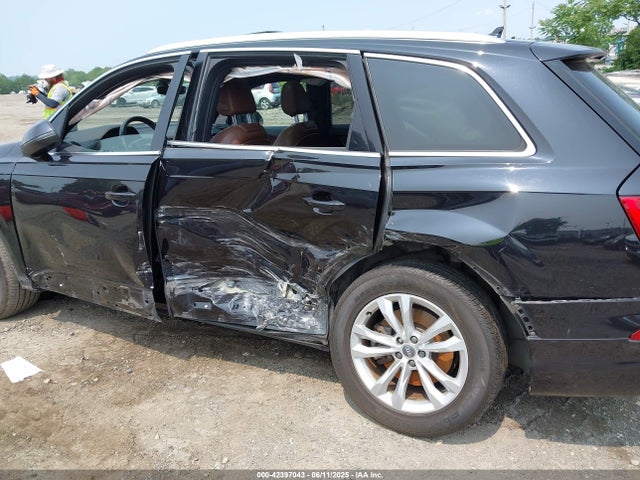 2017 AUDI Q7 WA1LAAF72HD010693 Photo 5