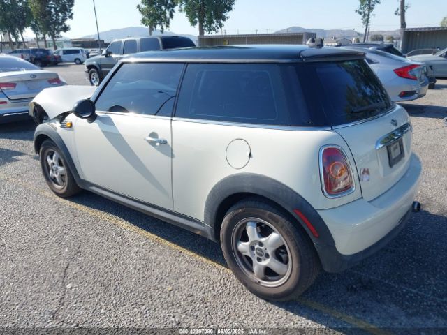 2010 MINI COOPER WMWMF3C52ATZ62130 Photo 2