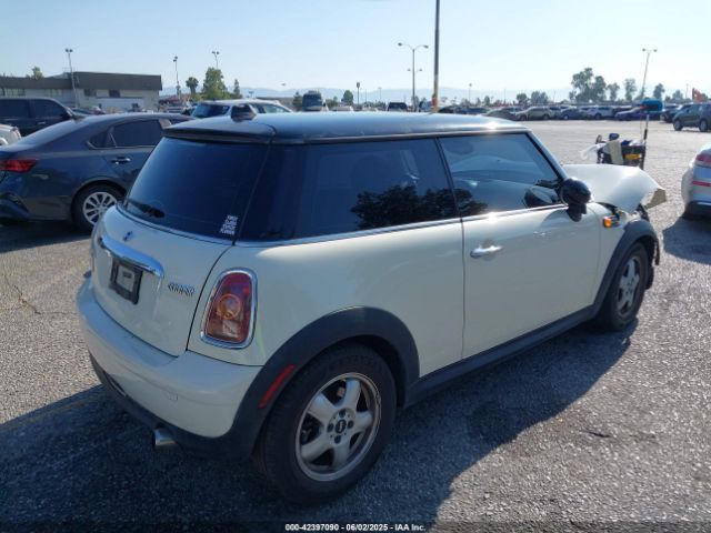 2010 MINI COOPER WMWMF3C52ATZ62130 Photo 3