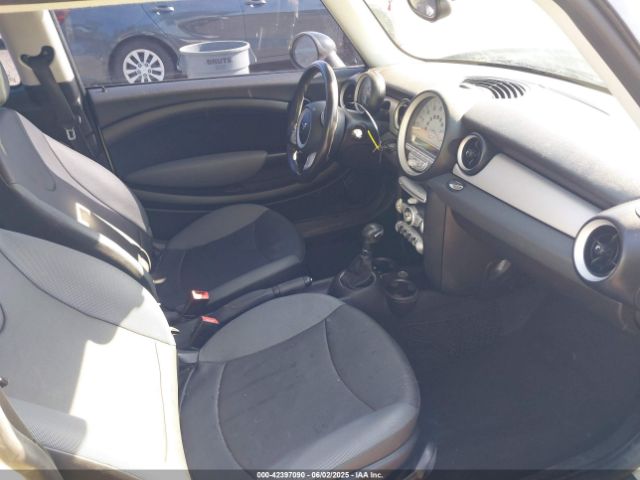 2010 MINI COOPER WMWMF3C52ATZ62130 Photo 4
