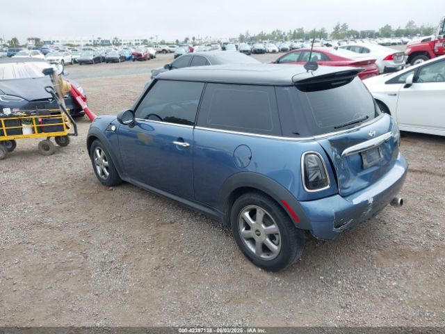 2010 MINI COOPER WMWMF3C51ATZ63656 Photo 2
