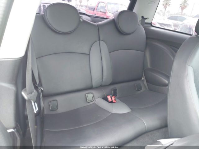2010 MINI COOPER WMWMF3C51ATZ63656 Photo 7