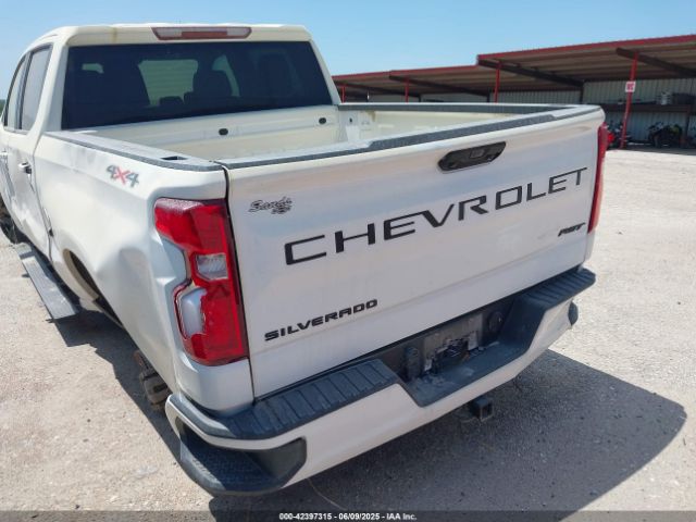 2022 CHEVROLET SILVERADO 1500 1GCUDEED4NZ538315 Photo 2