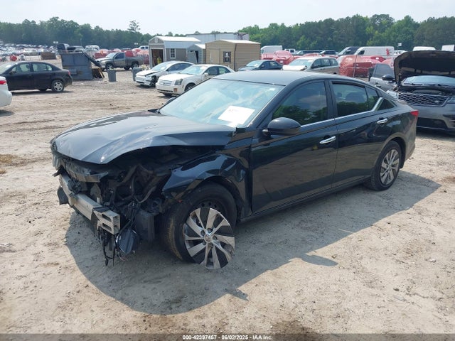 Nissan 2019 2019 1N4BL4BV1KC141327 Image 2