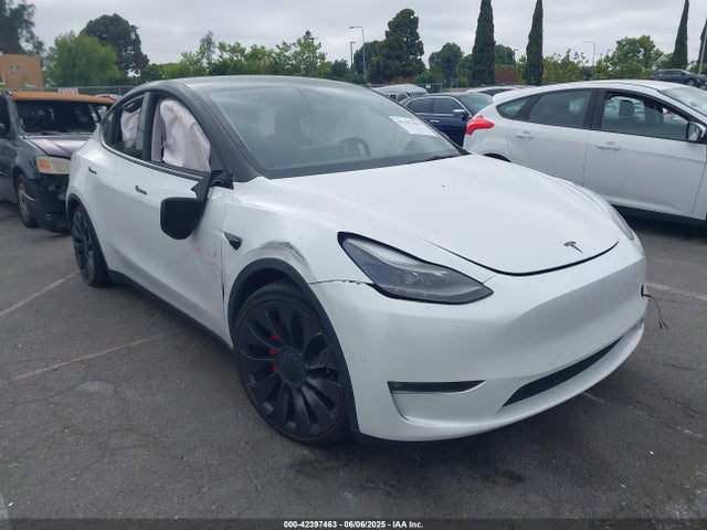 2021 TESLA MODEL Y 5YJYGDEF2MF272740 Photo 0