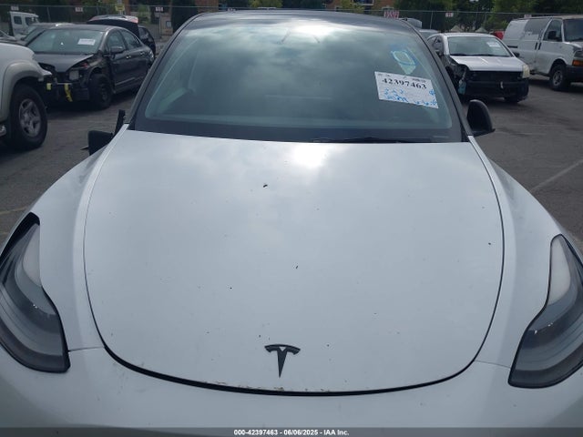 2021 TESLA MODEL Y 5YJYGDEF2MF272740 Photo 9