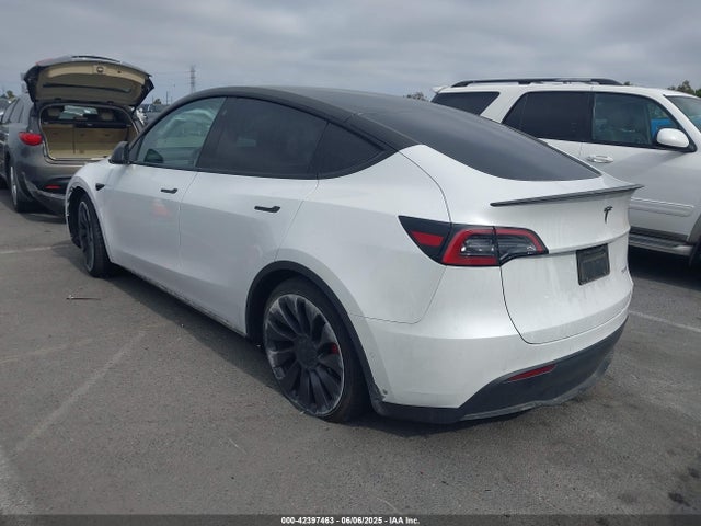 2021 TESLA MODEL Y 5YJYGDEF2MF272740 Photo 2