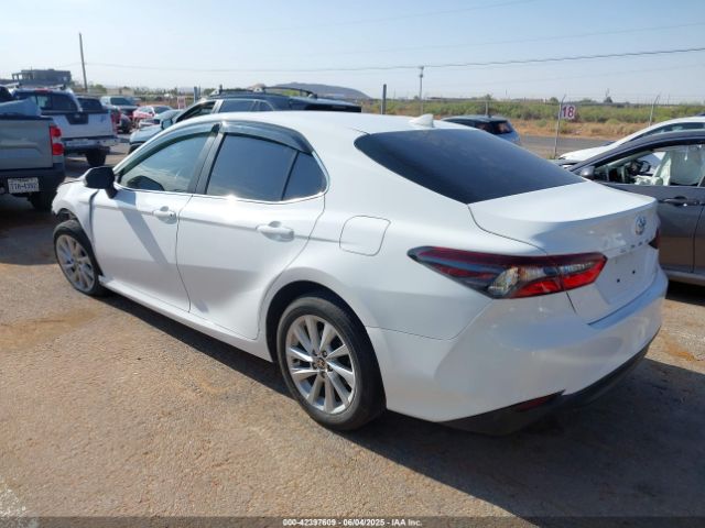 2021 TOYOTA CAMRY 4T1C11AK4MU480912 Photo 2