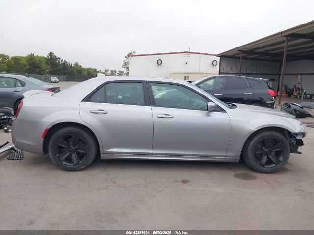 Chrysler 300 300s 2018 2C3CCABG3JH266313 Image 13