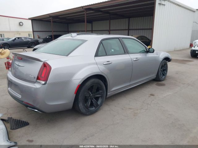 2018 CHRYSLER 300 2C3CCABG3JH266313 Photo 3