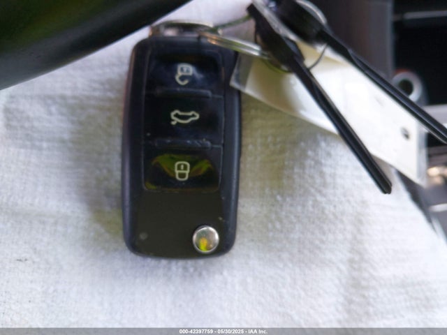 1VWBT7A39EC033471 Volkswagen Passat 1.8t Se