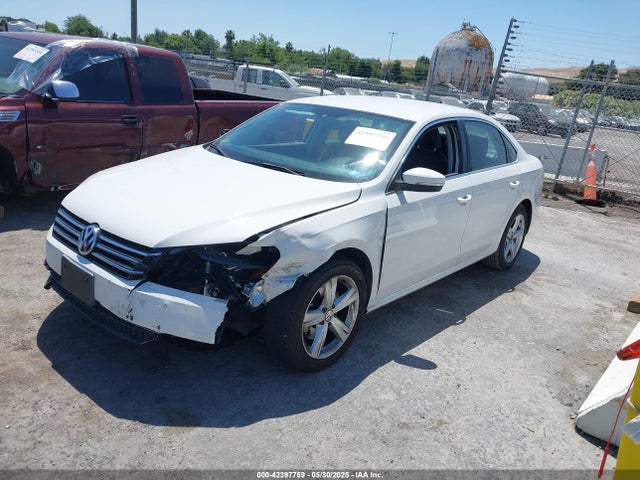 1VWBT7A39EC033471 Volkswagen Passat 1.8t Se