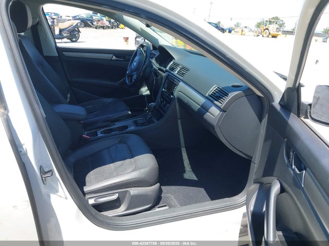 1VWBT7A39EC033471 Volkswagen Passat 1.8t Se
