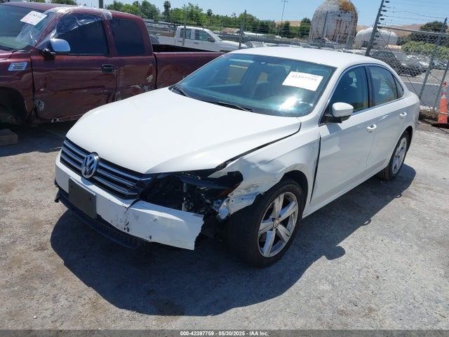 1VWBT7A39EC033471 Volkswagen Passat 1.8t Se
