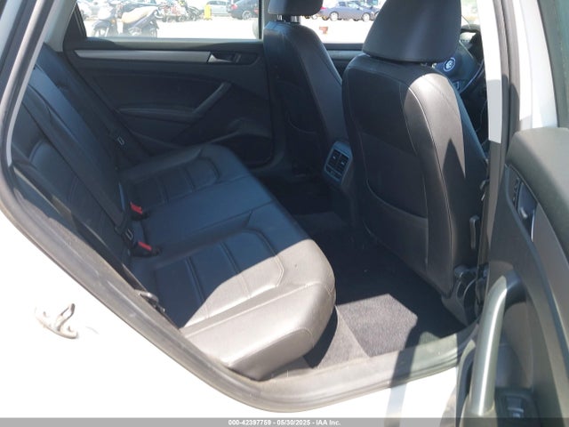 1VWBT7A39EC033471 Volkswagen Passat 1.8t Se