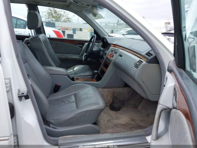 1999 MERCEDES-BENZ E 320 WDBJF65H9XA796769 Photo 4