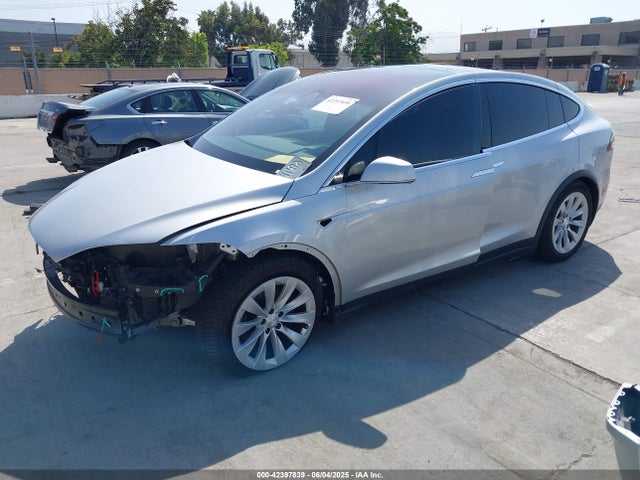 Tesla MODEL X 2018 5YJXCDE26JF114207 Image 2