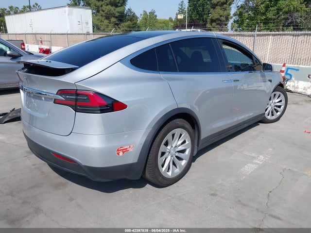 Tesla MODEL X 2018 5YJXCDE26JF114207 Image 4
