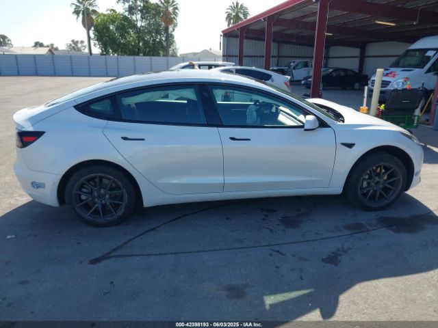 5YJ3E1EA6MF079364 Tesla 2021