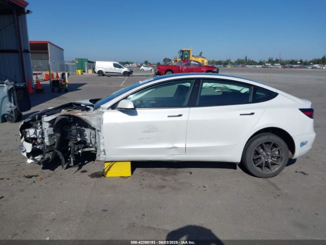 5YJ3E1EA6MF079364 Tesla 2021